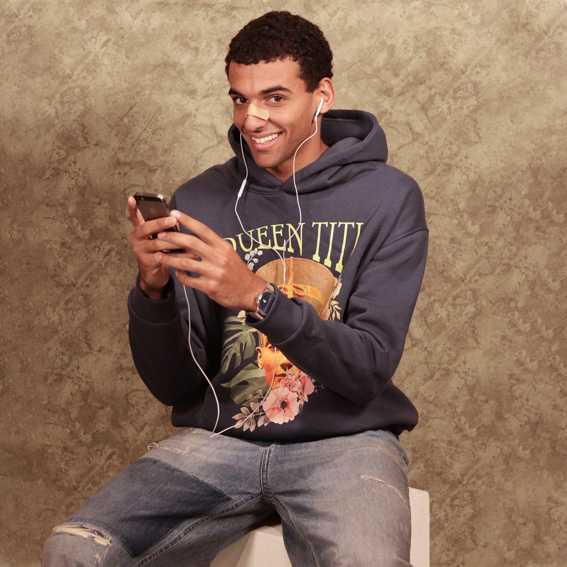 QueenTITI Limited Edition - Oversized Hoodie - YoungNoise